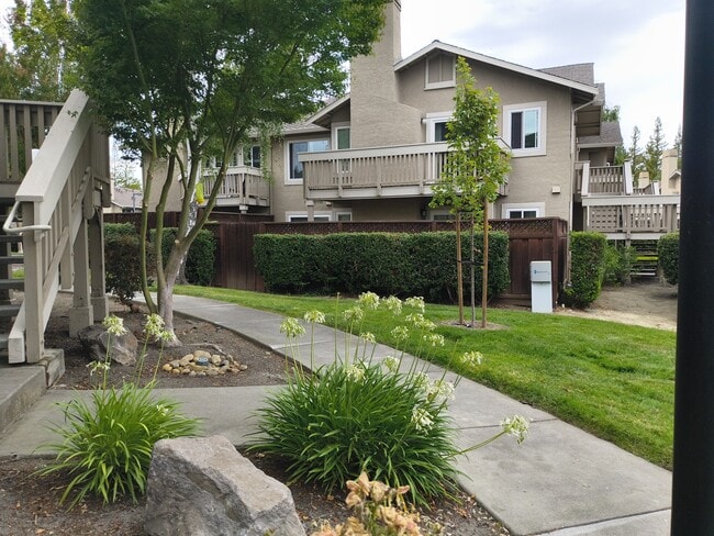 Building Photo - 3833 Crow Canyon Rd