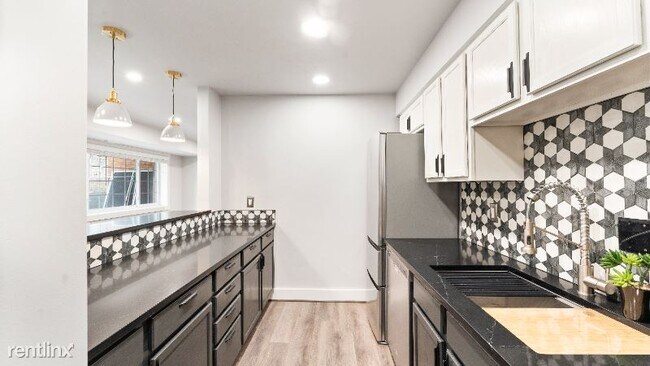 Building Photo - 2 br, 1 bath Condo - 635 Waterloo Road 210...