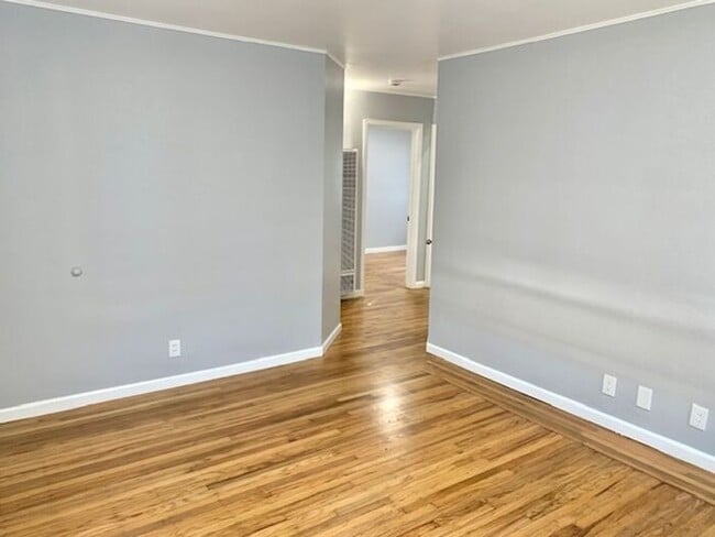 Building Photo - Great 3 bed 1.5 bath House with Garage in ...