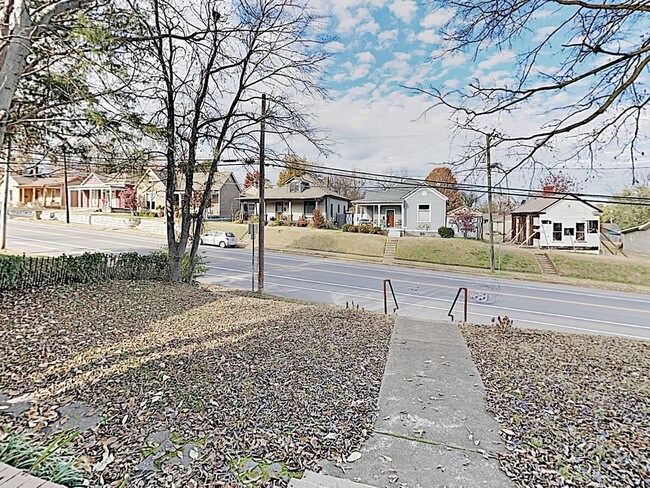 Building Photo - Charming East Nashville Bungalow