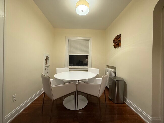 Dining area - 6322 Hamilton Ave