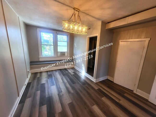 Foto del edificio - 345 Iroquois Pl