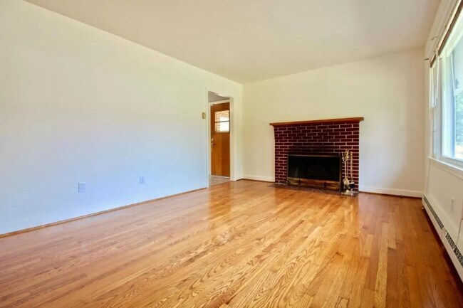 Building Photo - 5621 Bridlewood Dr