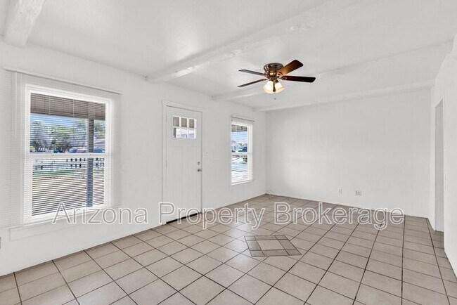 Foto del edificio - 119 W 9th Pl