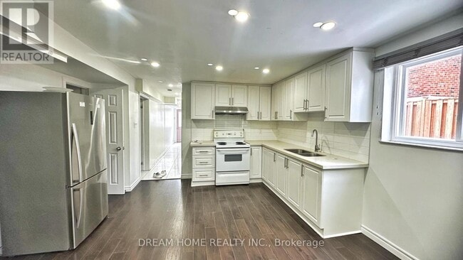 Building Photo - 51 Laxford Ave