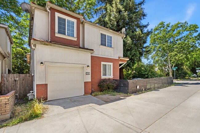 Building Photo - 3004 Portola Way