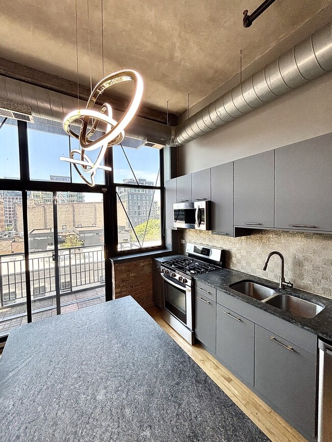 Foto del edificio - 817 W Washington Blvd