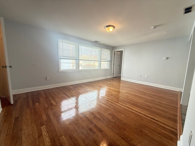 Building Photo - 43 May St