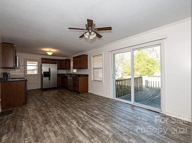 Building Photo - Renovated all Brick Home