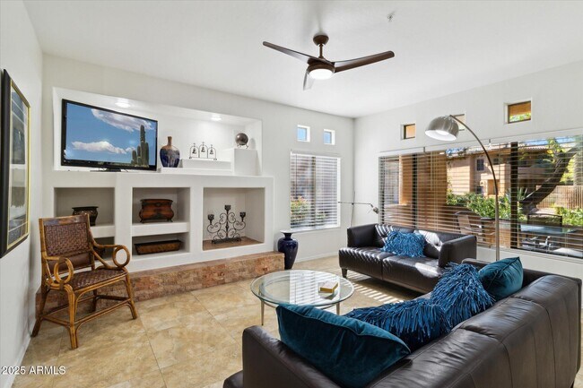 Foto del edificio - 9100 E Raintree Dr