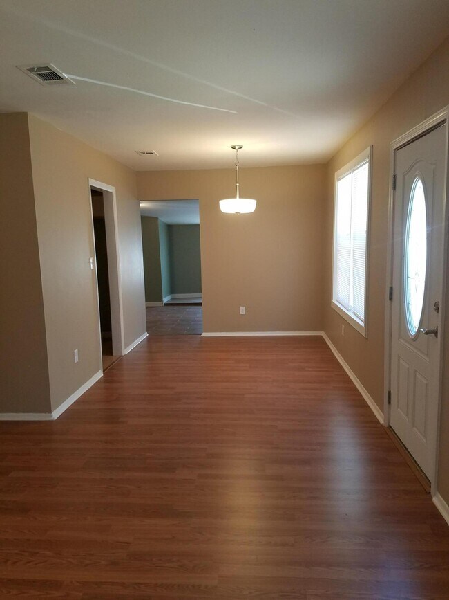 Foto del edificio - 644 American Blvd