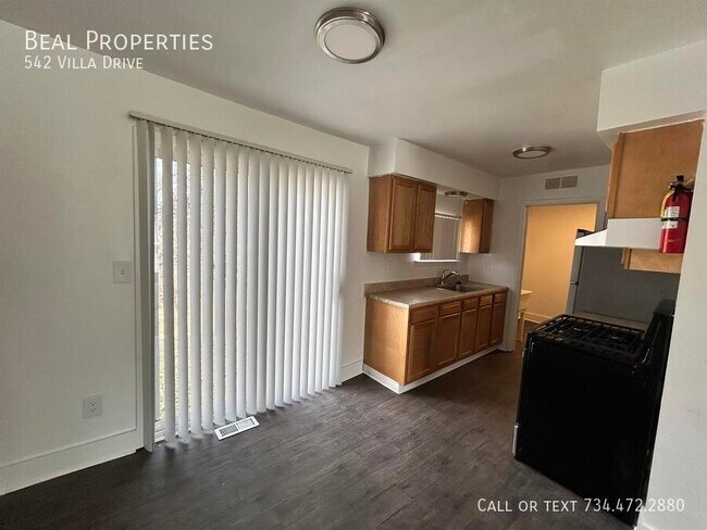 Building Photo - 542 Villa Dr