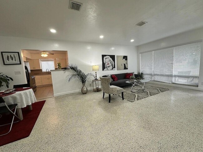 Foto del edificio - 950 E Dayton Cir