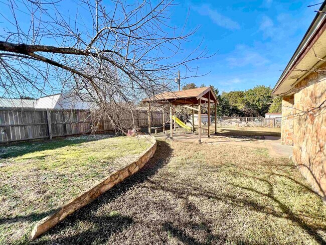 Foto del edificio - 610 Cypress Ln