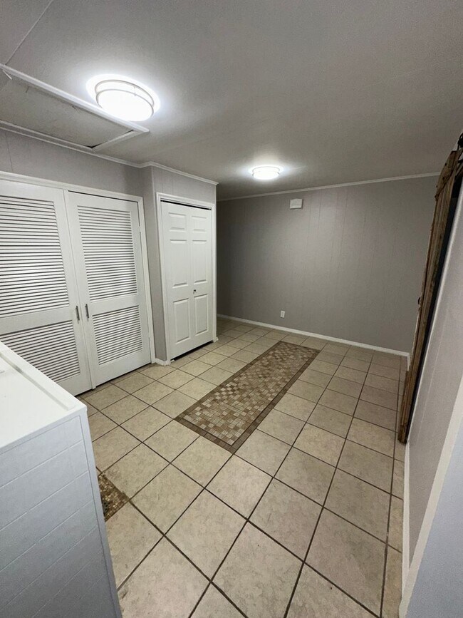 Building Photo - Charming 3 Bed 1 Bath Ranch House for Rent...