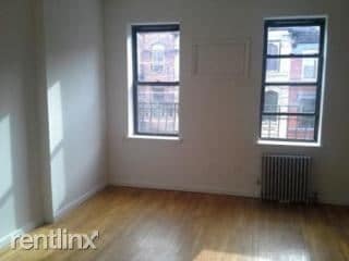 Building Photo - 513 E 12th St