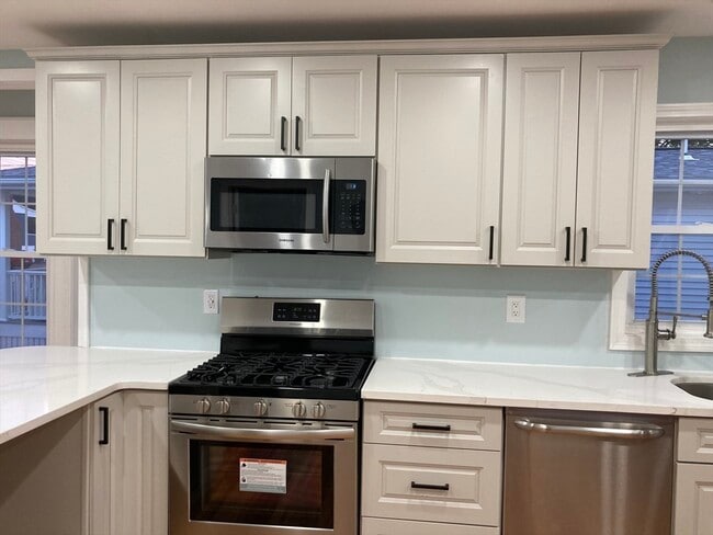Building Photo - 64 Samoset Ave