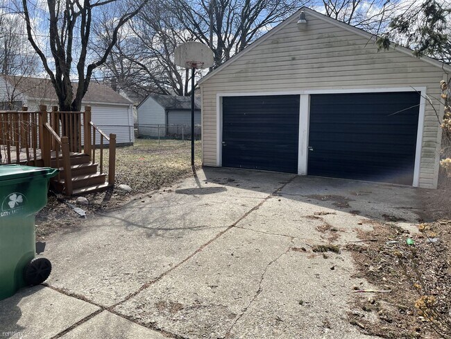 Building Photo - 3 br, 1 bath House - 14928 Veronica Ave