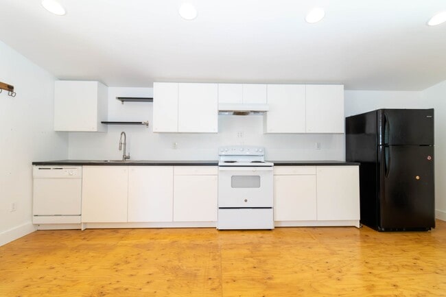 Foto del edificio - Beautiful ADU Studio Apt! With washer, dryer and AC in unit!