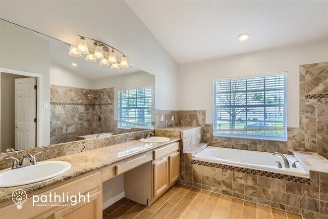 Foto del edificio - 2019 Wintermere Pointe Dr, Winter Garden, ...
