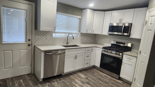 Building Photo - 3438 E Monte Vista Dr