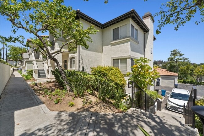 Building Photo - 30902 Club House Dr