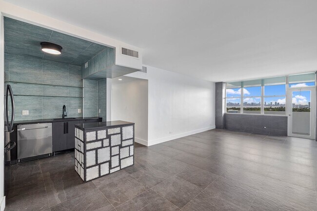 Foto del edificio - 7441 Wayne Ave