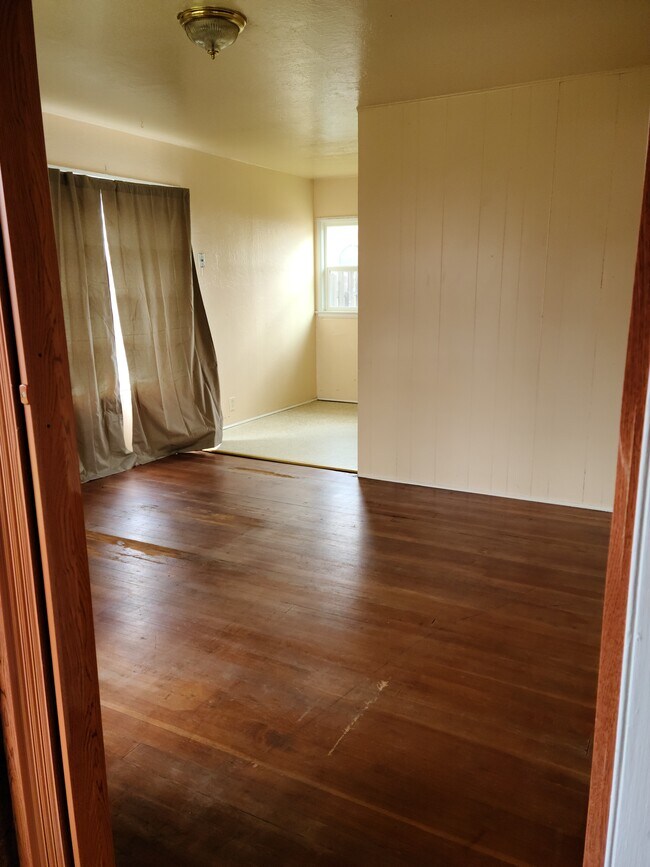 living to dining - 433 S 9th Ave