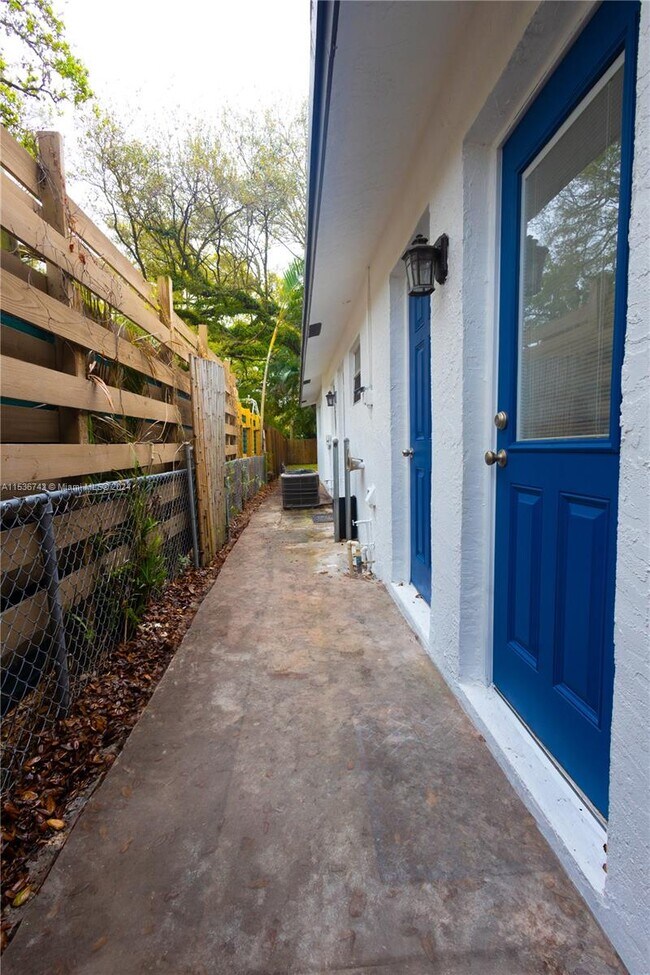 Foto del edificio - 2346 SW 17th Ave