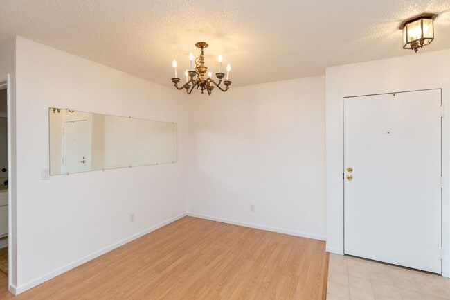 Building Photo - !!! CHARMING 2/2 CONDO WITH 2 CAR GARAGE I...