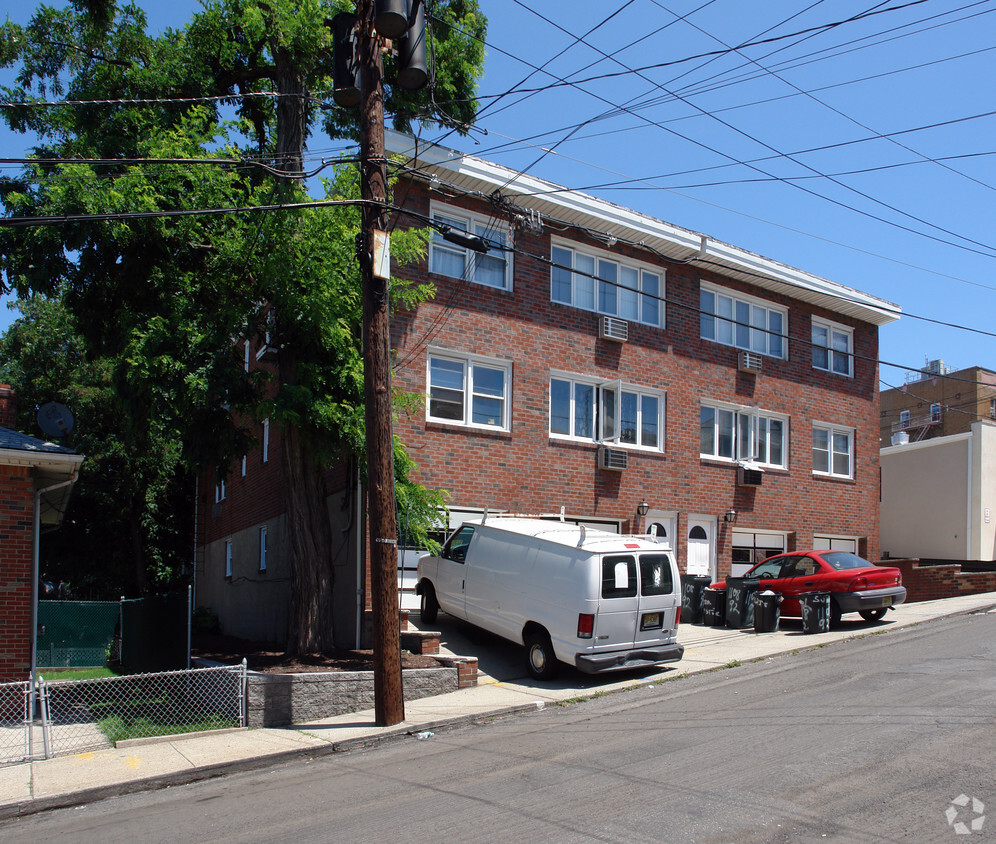 Building Photo - 1108-1110 92nd St