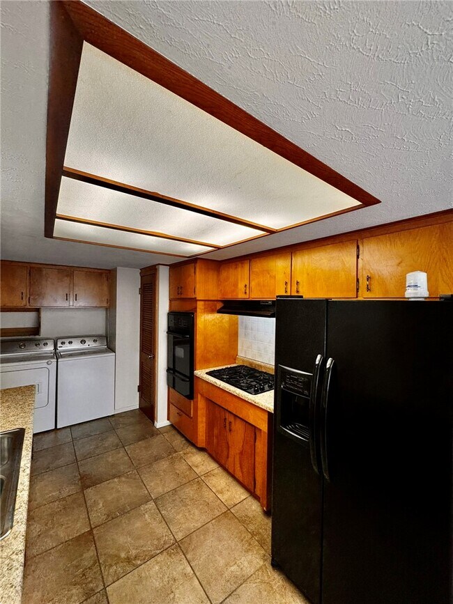 Building Photo - 9108 Bluff Dr