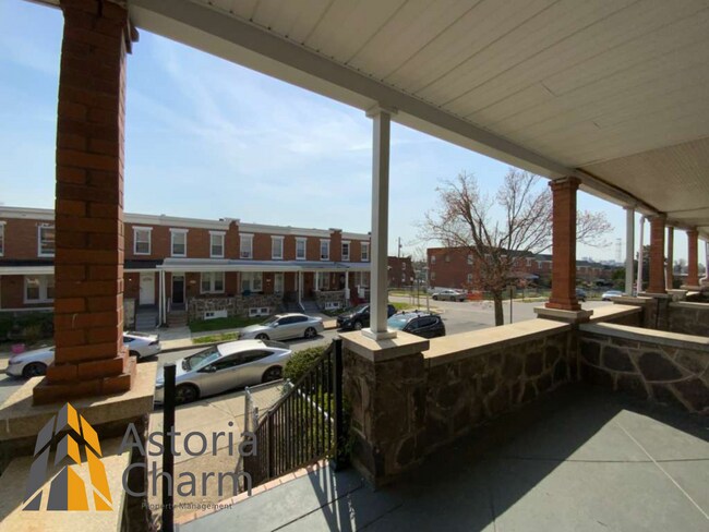 Foto del edificio - 2 Bed with Finished Basement, Deck off Bedroom, and Backyard