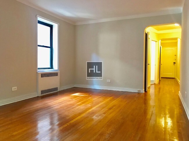 Building Photo - STUDIO/JACKSON HEIGHTS/ ELMHURST AVENUE
