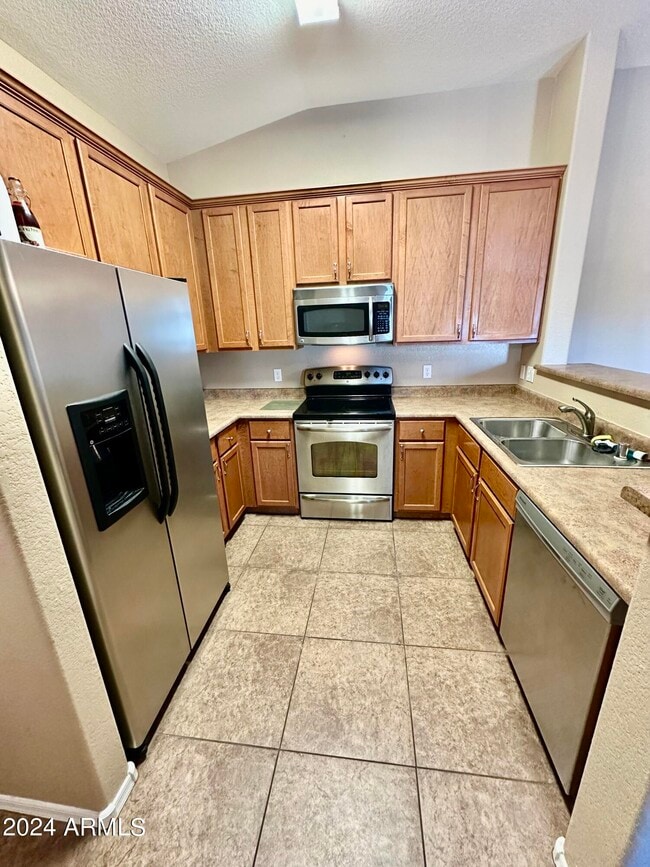 Building Photo - 462 N 168th Ln