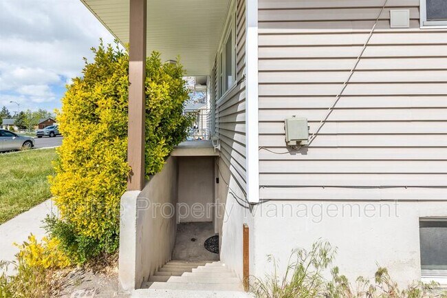 Building Photo - 77 E 1500 S
