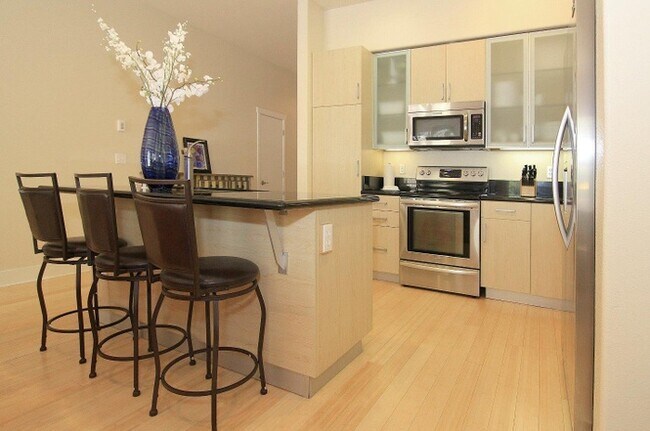 Bar Area - 2030 N Pacific Ave