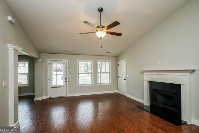 Building Photo - 449 Charleston Pl