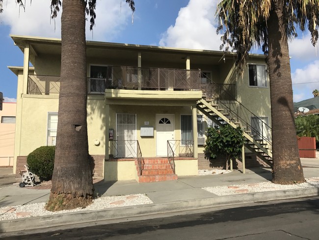 Front - 1111 Justin Ave