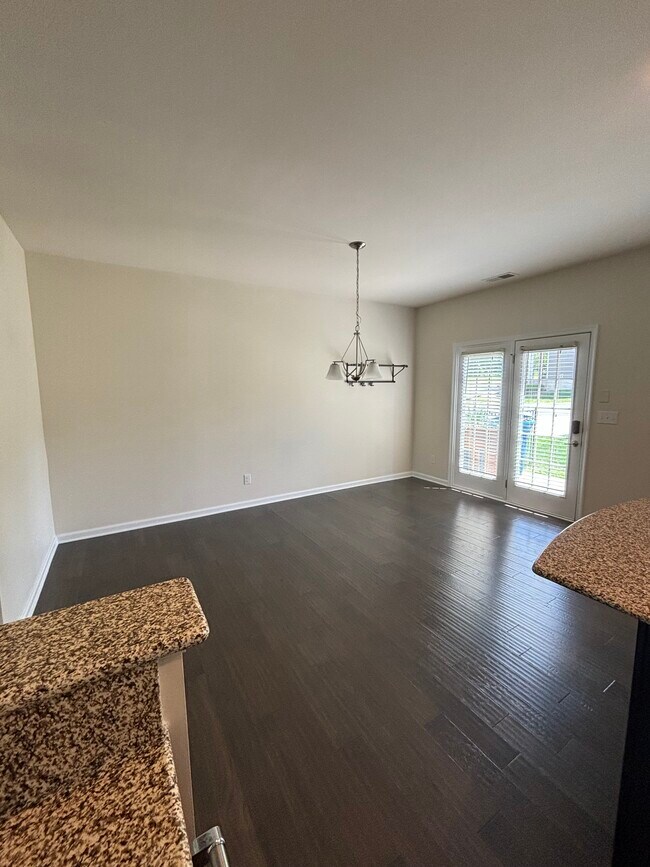 Foto del edificio - 1633 Fleetwood Dr