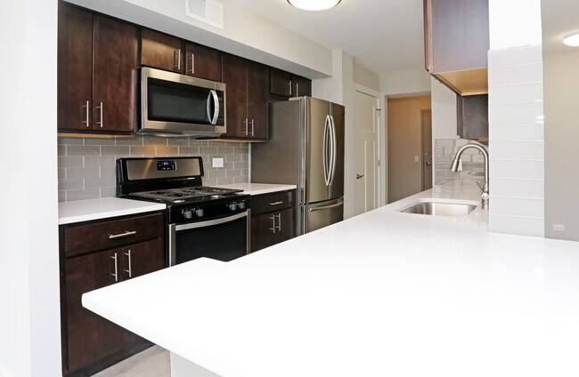 2HAB, 1.5BA - 1,000 ft² - 5800 North Sheridan