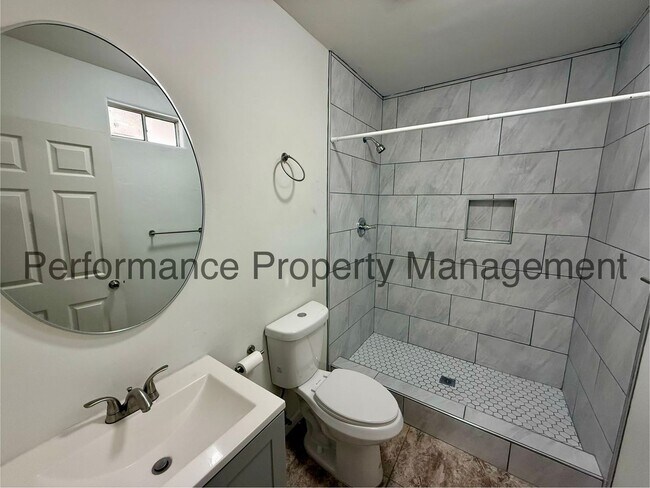 Foto del edificio - 1311 E 18th St
