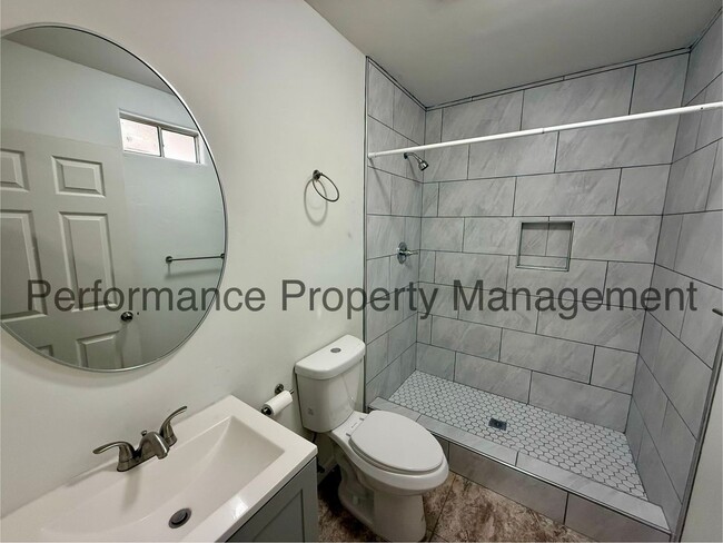 Building Photo - 1311 E 18th St