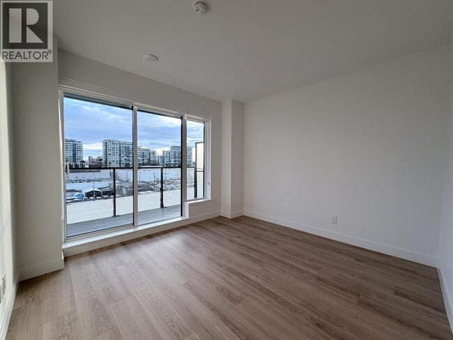 Building Photo - 7977 Lansdowne Rd