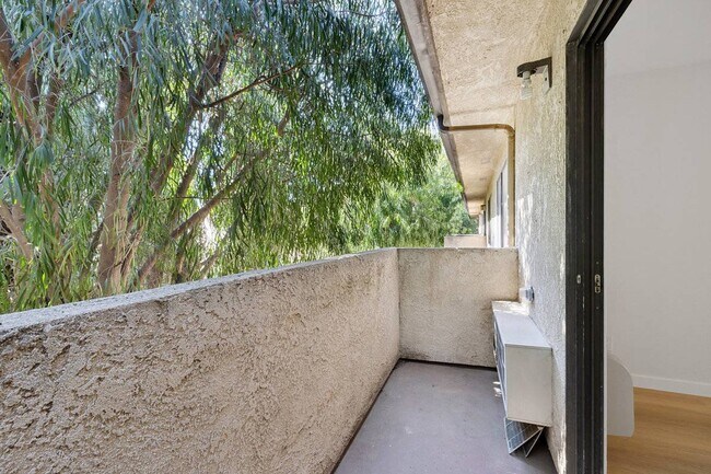 Building Photo - 1850 Williams St