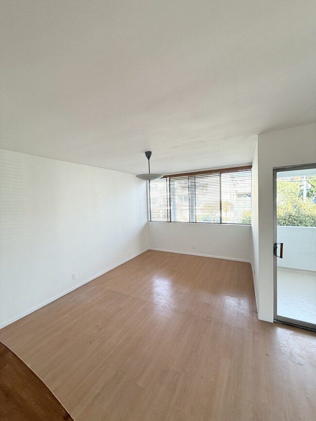 Dining area - 2708 3rd St