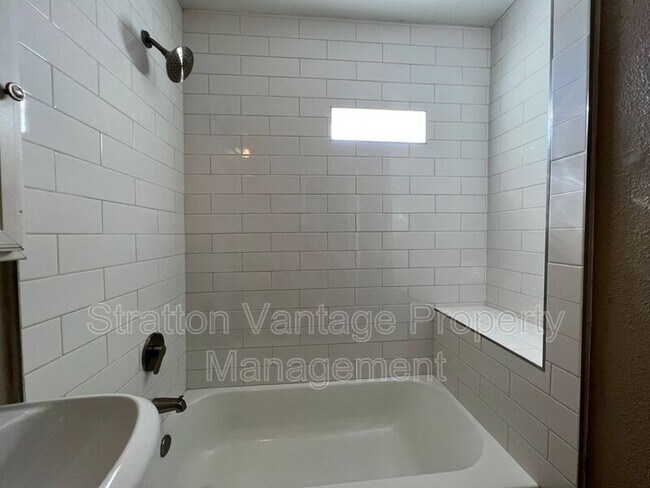 Building Photo - 513 W Pima St