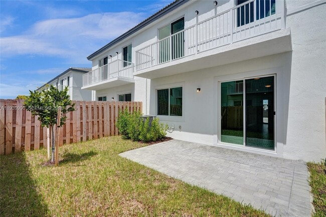 Foto del edificio - 732 SE 13th Ct