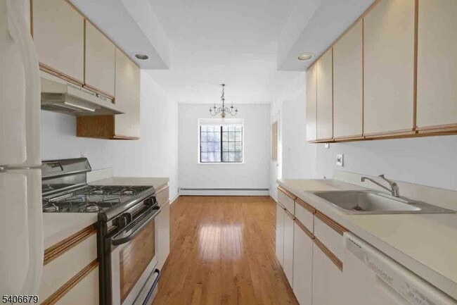 Building Photo - 25 Canterbury Rd