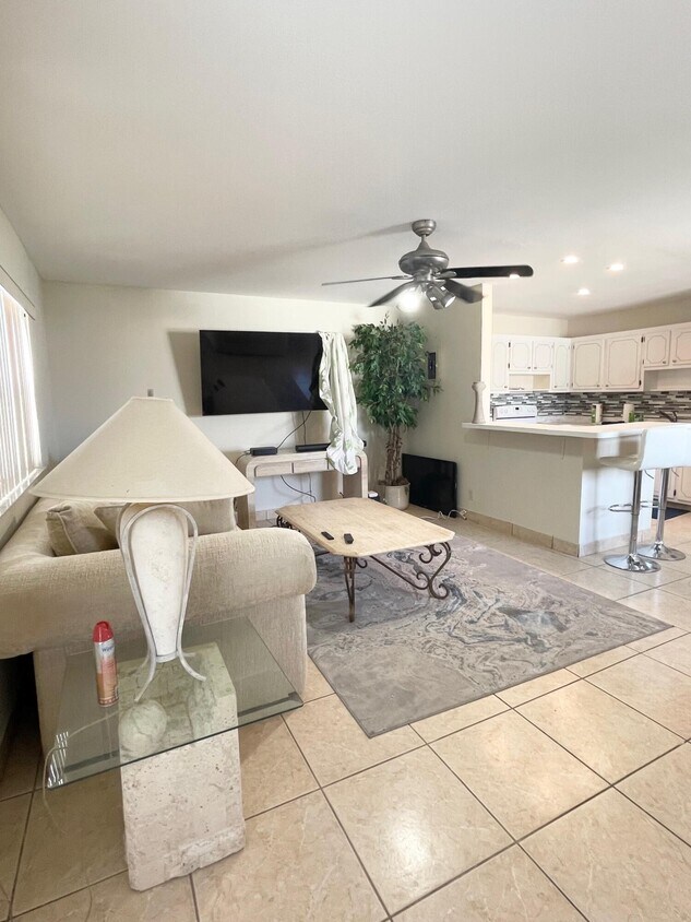 Foto principal - 419 Brittany Dr